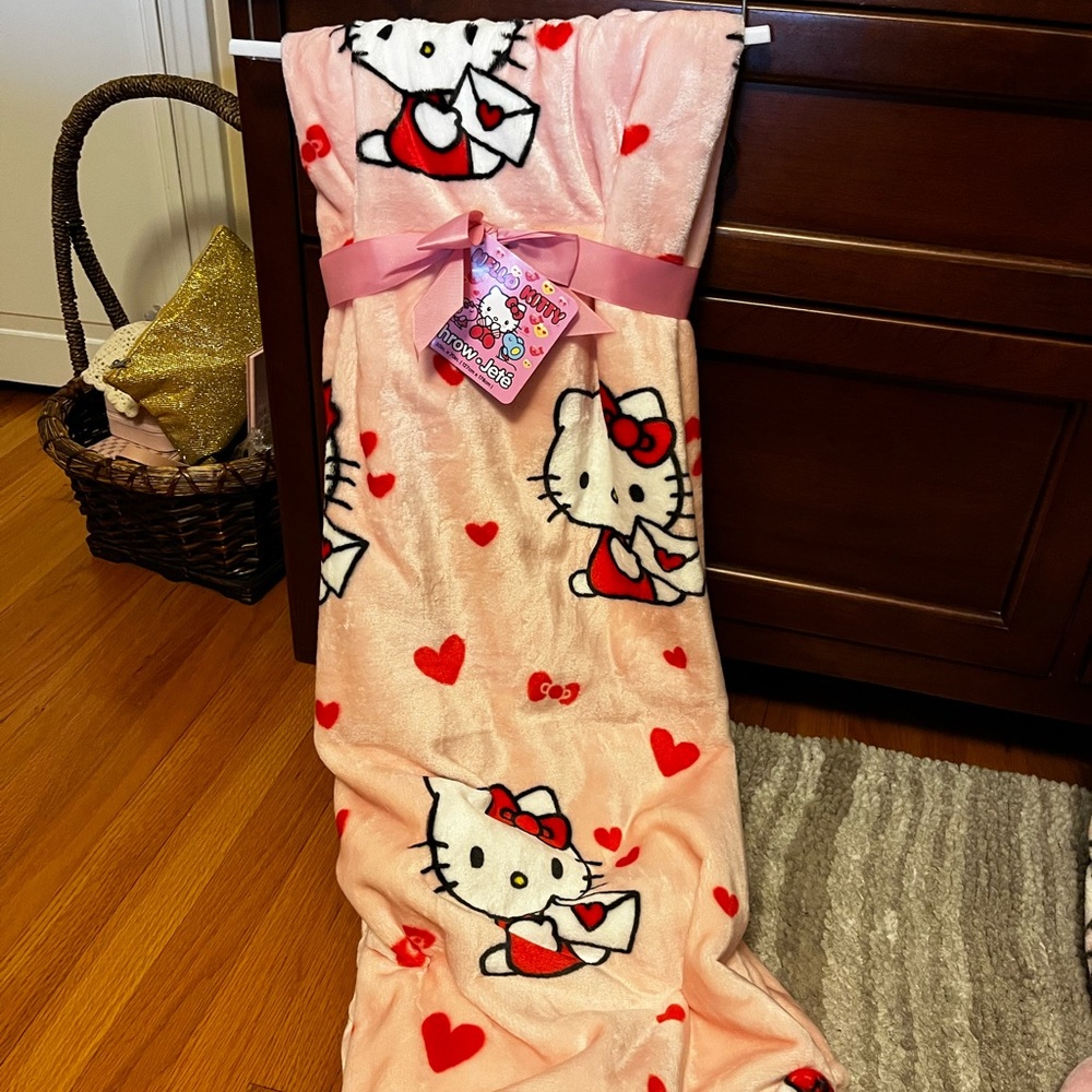 Hello Kitty heart blanket